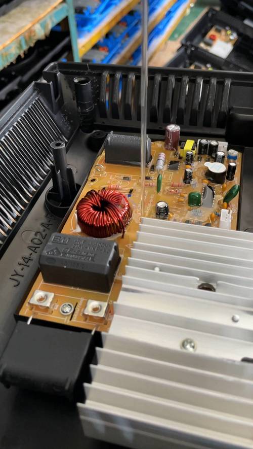 防水防蟑螂電磁爐源頭工廠,帶你看電磁爐生產,主板灌膠